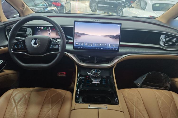 Used Denza D9 2025 DM-i Intelligent Drive 1020 Four-Wheel Drive Prestige Model
