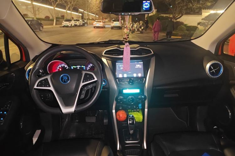 Used BYD Yuan New Energy 2019 EV360 Smart Connect Leading Model Center Console