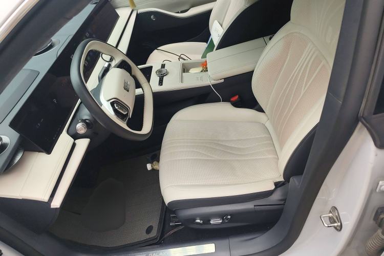 Used Geely Galaxy E8 2024 665 km Range Rear-Drive Starship Long-Range Version