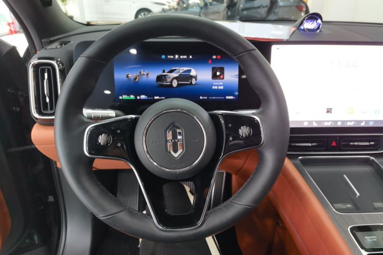 Used Hima AITO M9 2024 Range-Extended Ultra Version 42 kWh 6-Seater Model Steering Wheel