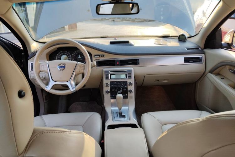 Used Volvo S80L 2011 2.0T ZhiShang Version
