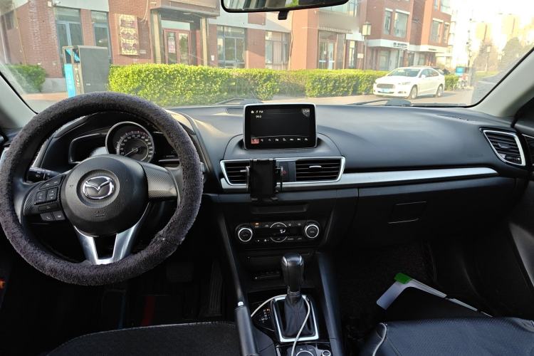 Used Mazda 3 Axela 2016 Sedan 1.5L Automatic Luxury Model
