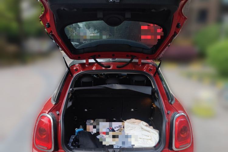 Used MINI 2016 1.5T COOPER Five-Door Edition Trunk