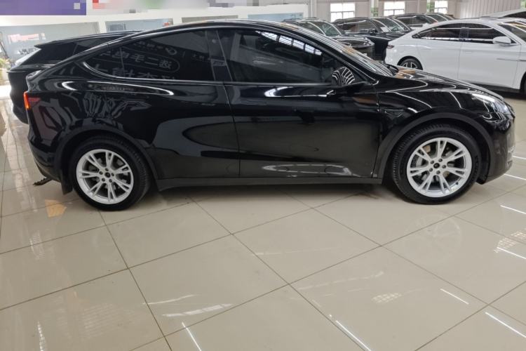 Used Tesla Model Y 2022 Long-Range All-Wheel-Drive Version