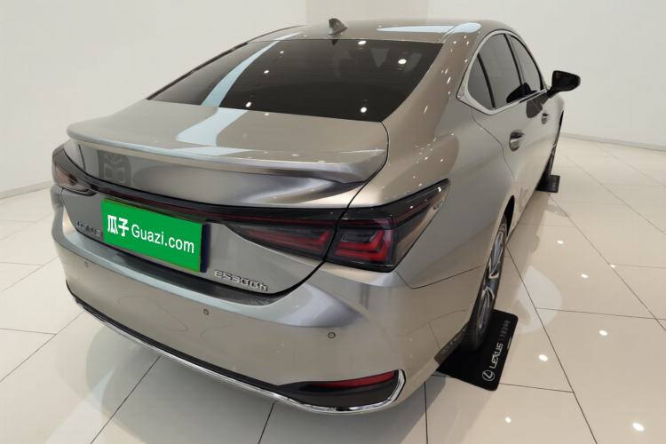 Used Lexus ES 2025 300h Deluxe Edition