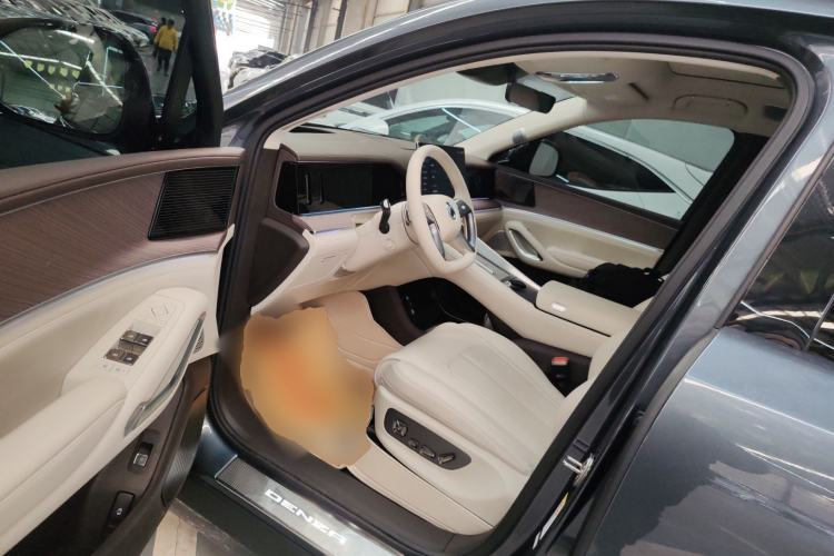 Used Denza N9 2025 Prestige Version