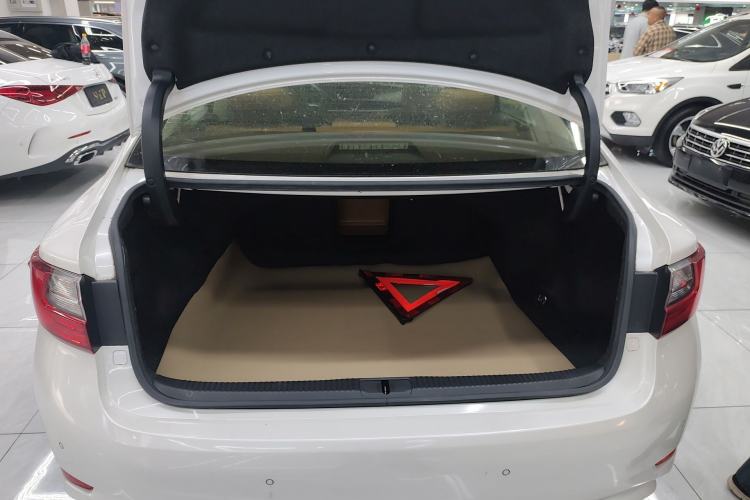 Used Lexus ES 2015 200 Comfort Edition Trunk