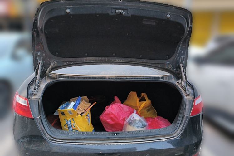 Used Bestune B70 2014 2.0L automatic luxury version Trunk