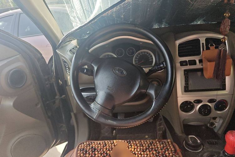 Used Huatai Santa Fe Classic 2012 2.0L Gasoline Manual Two-Wheel Drive with Sunroof
