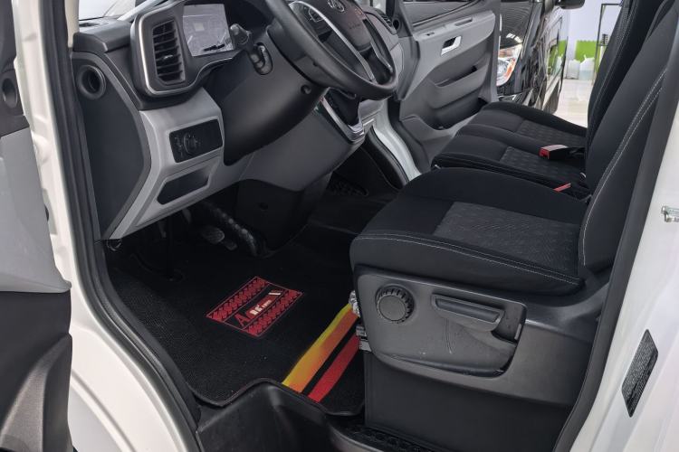 Used SAIC MAXUS Xintu V80 2023 2.0T AMT Classic Aoyuntong Short Wheelbase Ultra-Low Roof 5/6-Seater