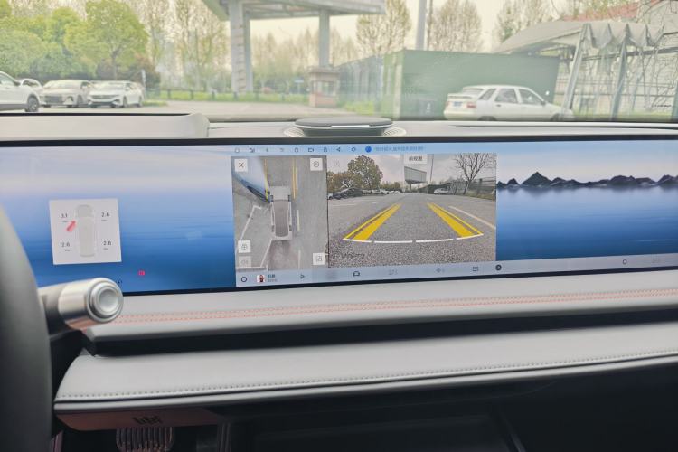 Used Geely Galaxy E8 2025 620 km All-Wheel Drive Starship LiDAR-Enabled Intelligent Driving Version
