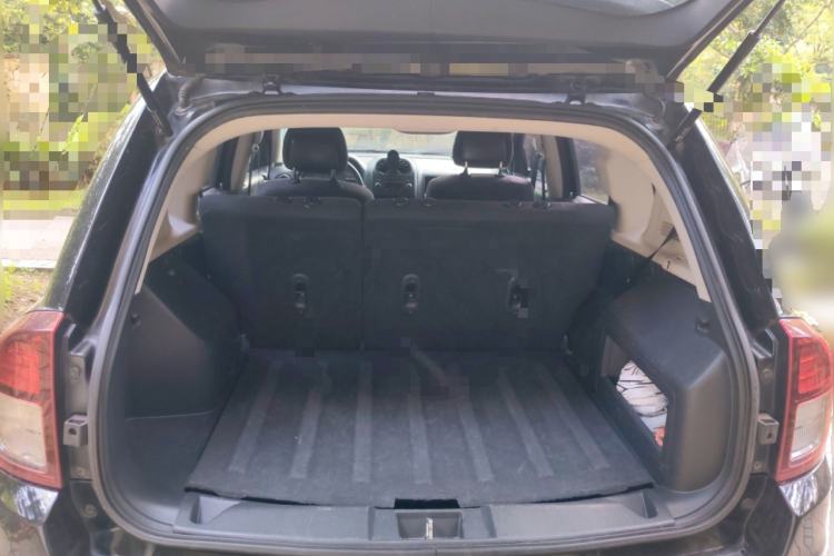 Used Jeep Compass 2014 2.0L two-wheel drive sport version Trunk