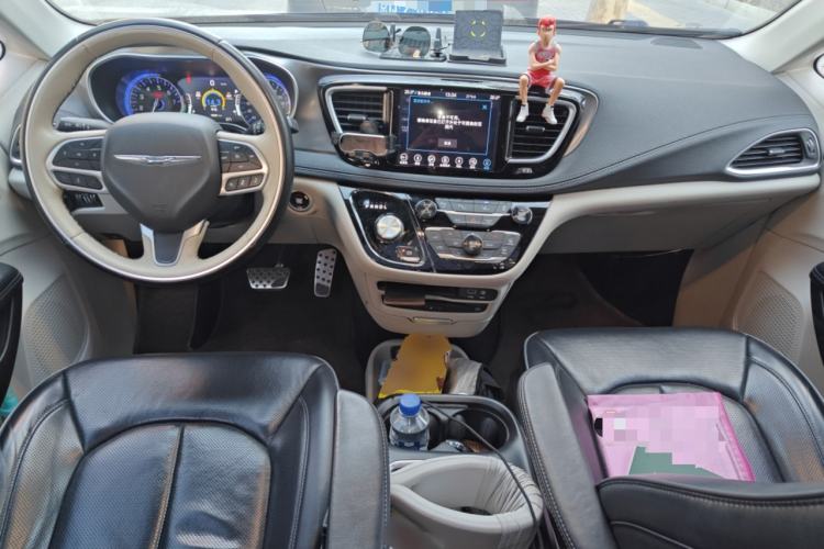 Used Chrysler Grand Voyager 2017 3.6L Premium Edition