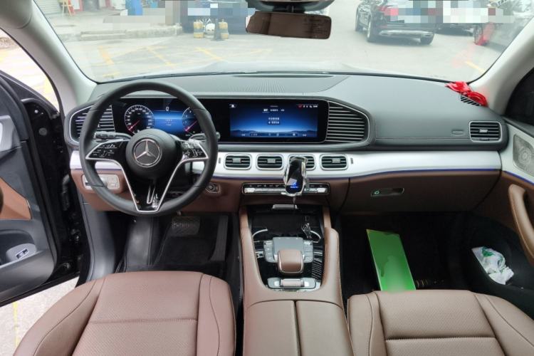 Used Mercedes-Benz GLS 2025 GLS 450 4MATIC Dynamic Edition Center Console