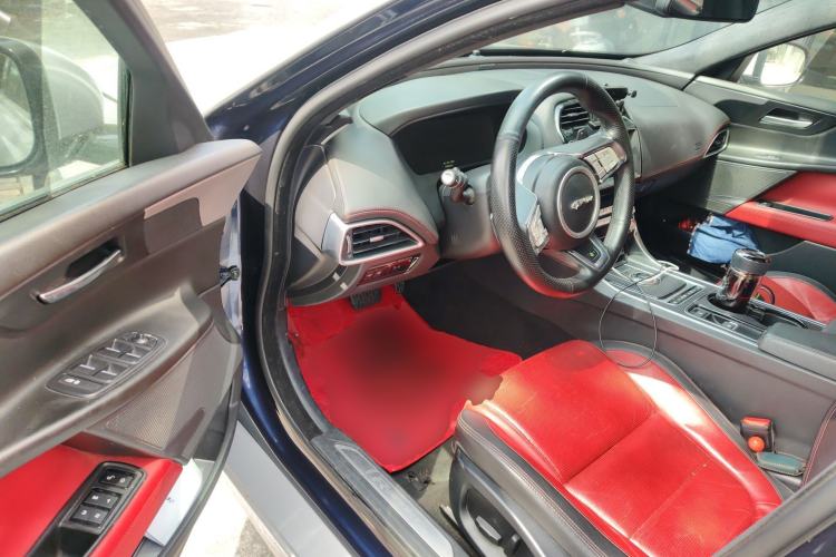 Used Jaguar XE 2017 2.0T 200 PS R-Sport