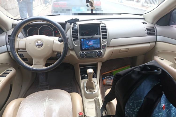 Used Nissan Sylphy 2012 Classic 1.6XE Manual Comfort Edition Center Console