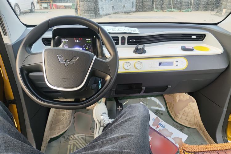 Used Wuling Hongguang MINIEV 2021 Macaron Premium Model – Lithium Iron Phosphate Center Console