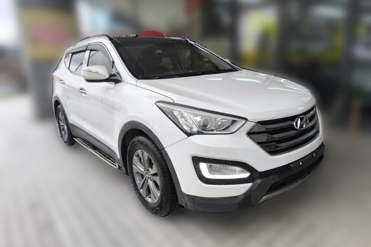 Used Hyundai Santa Fe 2015 2.4L Automatic Two-Wheel Drive Smart Version 5 Seats Front Right 45 Deg