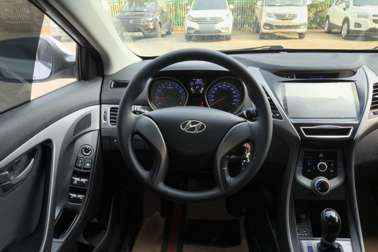 Used Hyundai Elantra (5th Generation / Langdong) 2016 1.6L Automatic Smart Version
