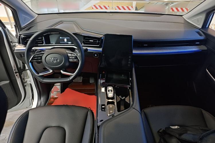 Used Hyundai Custo 2021 380TGDi Smart Love Flagship Edition TOP Premium Center Console