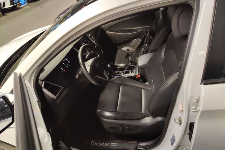 Used Hyundai Tucson 2018 1.6T Dual-Clutch Two-Wheel Drive 15th Anniversary Special Edition