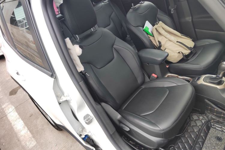 Used Jeep Renegade 2017 180T Automatic High-Energy Version Right Front Seat