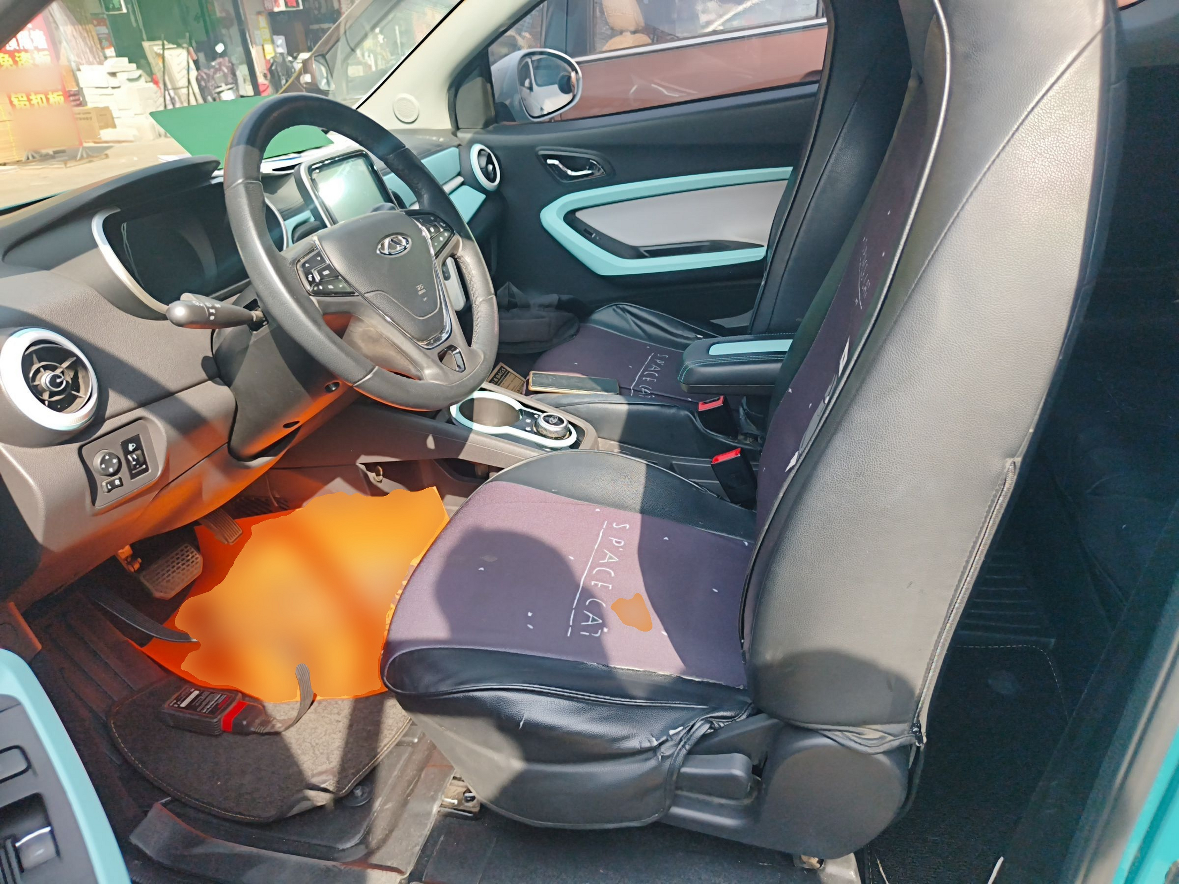 Переднее сиденье в автомобиле