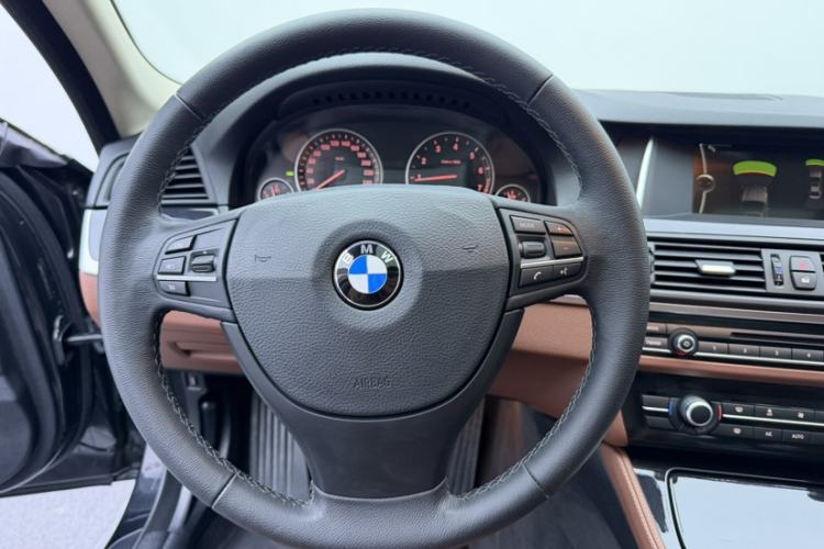 Used BMW 5 Series 2014 520Li Elegant Model

