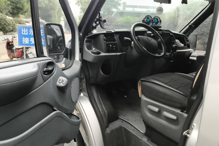 Used Ford Transit Custom 2015 2.4T Short-Wheelbase 6-Seater Mid-Roof Multi-Purpose Vehicle
