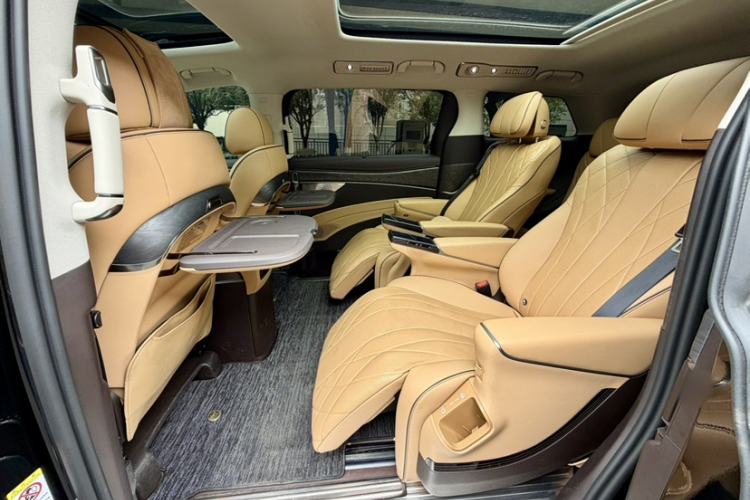 Used Denza D9 2025 EV Intelligent Driving Edition 620 Luxury Model
