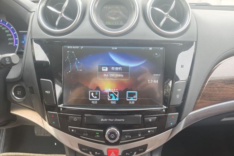 Used BYD S7 2016 2.0T Automatic Prestige Plus Audio And AC Panel