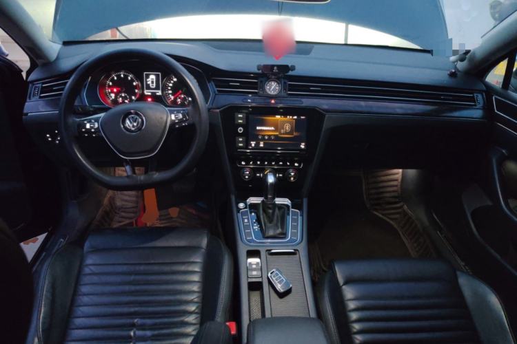 Used Volkswagen Magotan 2019 330TSI DSG Luxury Version China VI Standard Center Console