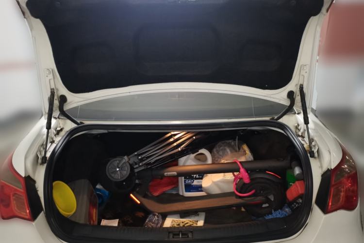 Used Roewe 550 2012 550D 1.8T Automatic Prestige Edition Trunk