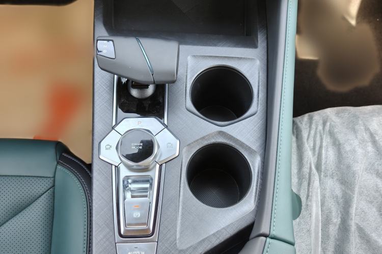 Used CHANGAN UNI-V iDD 2024 Blue Whale Smart Electric iDD 136km ZhiKu Model
