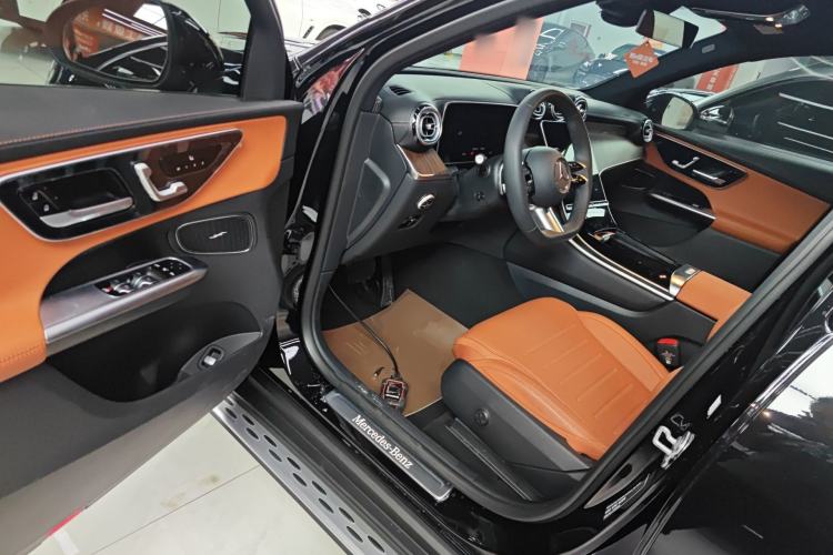 Used Mercedes-Benz GLC 2025 Refreshed GLC 300 L 4MATIC Dynamic Version 5 Seats Driver Seat