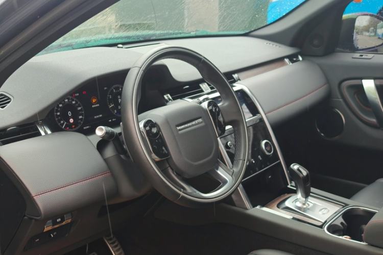 Used Land Rover Discovery Sport 2020 249 PS R-Dynamic Performance Edition Interior 2