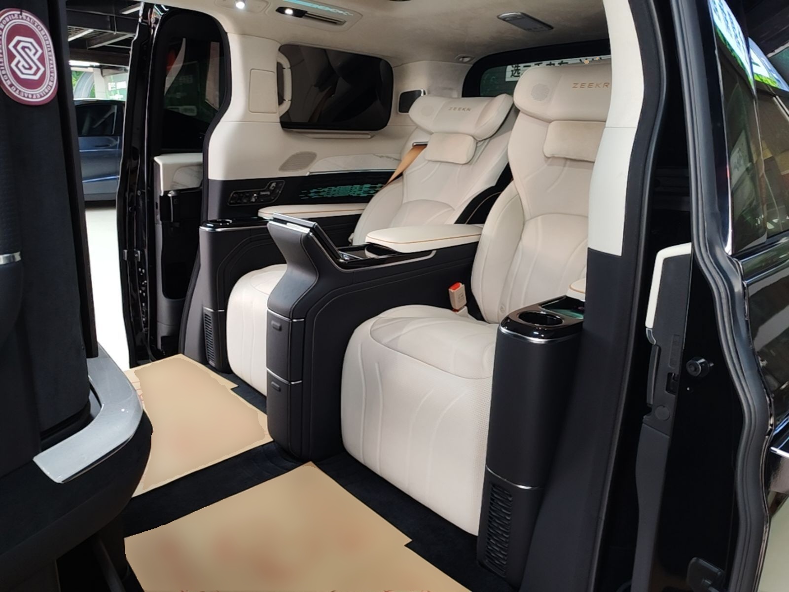 Zeekr 009 2024 GAC Trumpchi — снимка 20