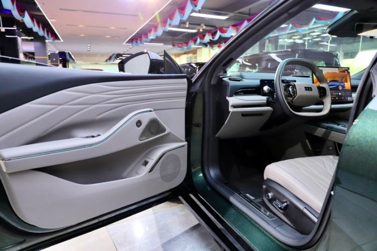 Used Geely Galaxy 8 2025 130km EM-P Starship Edition Interior 7