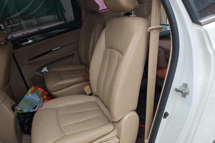 Used Baojun 730 2015 1.8L Manual Luxury Navigation ESP Version 7-seater
