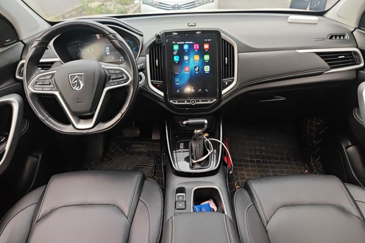 Used Baojun 530 2021 Global Car Anniversary Edition 1.5T CVT Prestige Connected Model 6 Seats Center Console