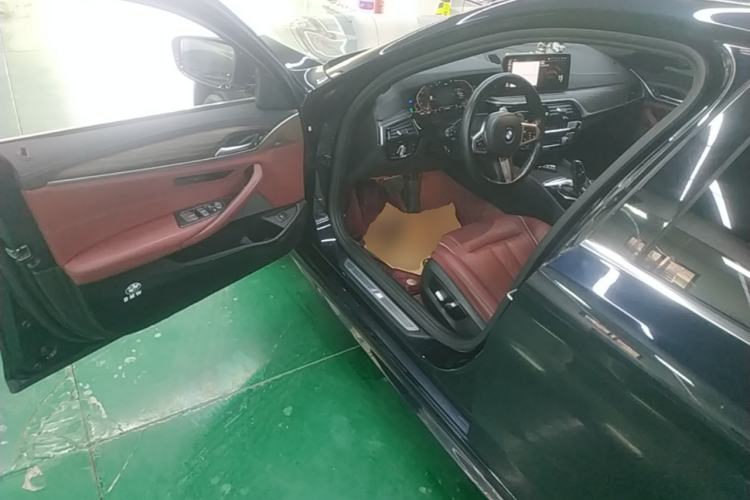 Used BMW 5 Series 2022 Restyled 530Li Leading Edition M Sport Package Driver Seat