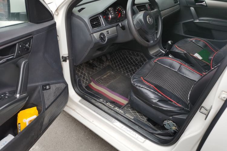 Used Volkswagen Lavida 2013 1.6L Manual Comfort Edition
