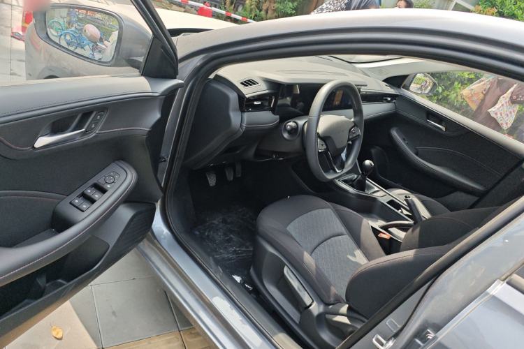 Used Roewe i5 2026 Model 1.5L Manual Comfort Version Driver Seat