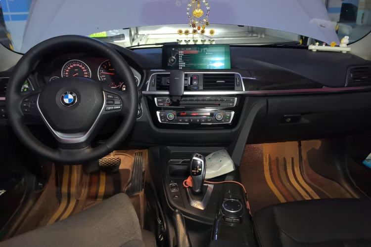 Used BMW 3 Series 2016 320Li Luxury Design Package
