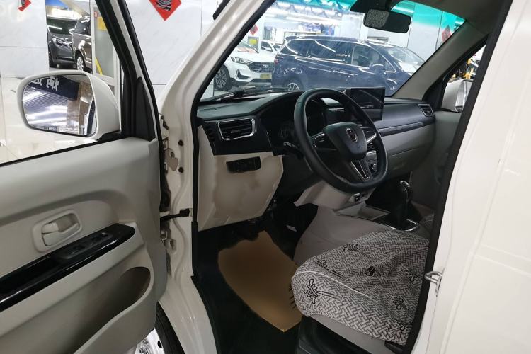 Used Jinbei Hiace X30 2024 1.5L Wealthy-Style Passenger Van 5/6/7 Seater
