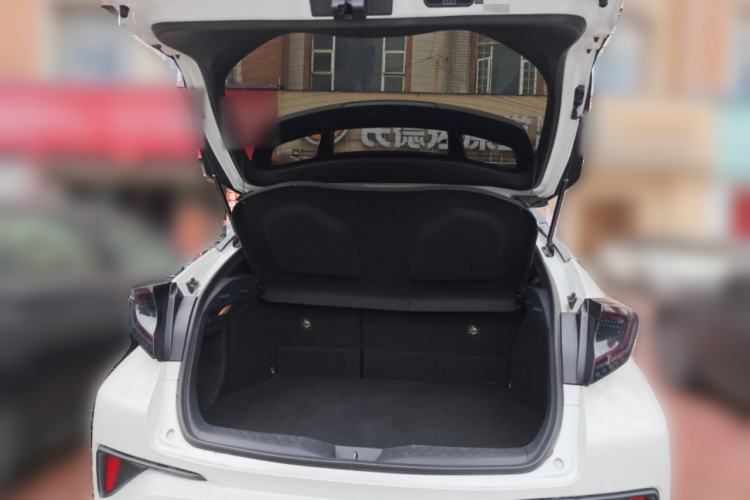 Used Toyota IZOA 2018 2.0L Yichi Version China VI Standard Trunk