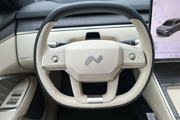 Used ONVO Luxeed L90 2025 Model—Max Six-Seater Version
