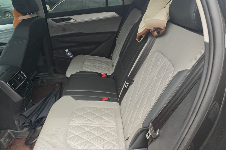 Used Volkswagen Tavendor 2024 380TSI All-Wheel-Drive R-Line Cruise Premium Edition Left Rear Seat