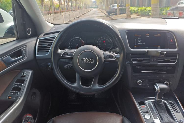 Used Audi Q5 2016 40 TFSI Comfort Model Steering Wheel