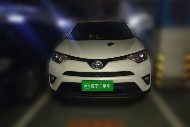 Used Toyota RAV4 2019 2.0L CVT Two-Wheel Drive Luxury Version China VI Standard
